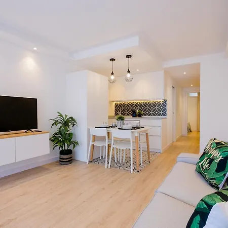 512 By The Beach! 2 Bedroom, Wifi Apartman