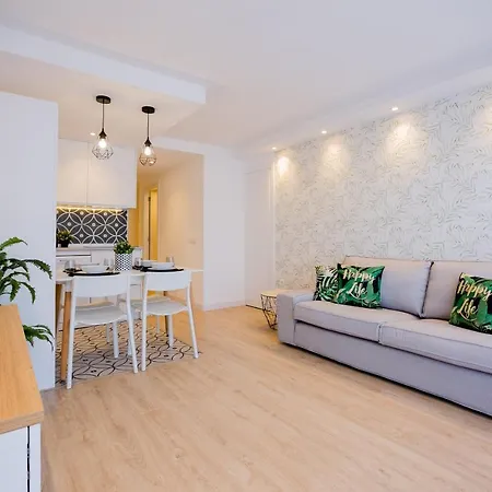 512 By The Beach! 2 Bedroom, Wifi Apartman
